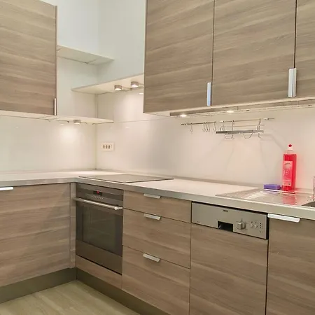 Apartment Pretty & Modern By The River *