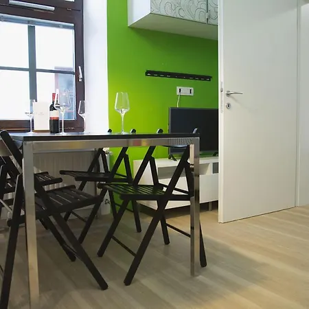 Apartment Pretty & Modern By The River